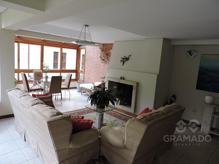 A Pé da Rua Coberta | Flat Romântico Gramado