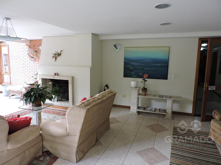 A Pé da Rua Coberta | Flat Romântico Gramado