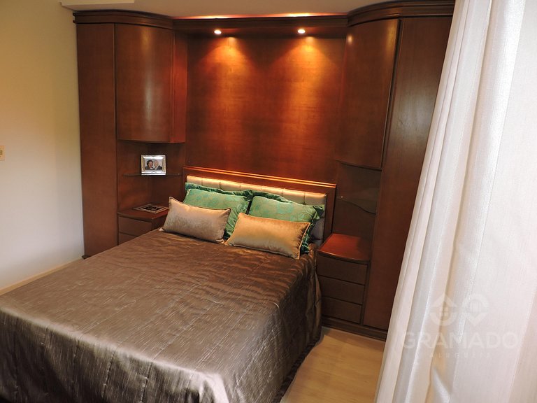 A Pé da Rua Coberta | Flat Romântico Gramado