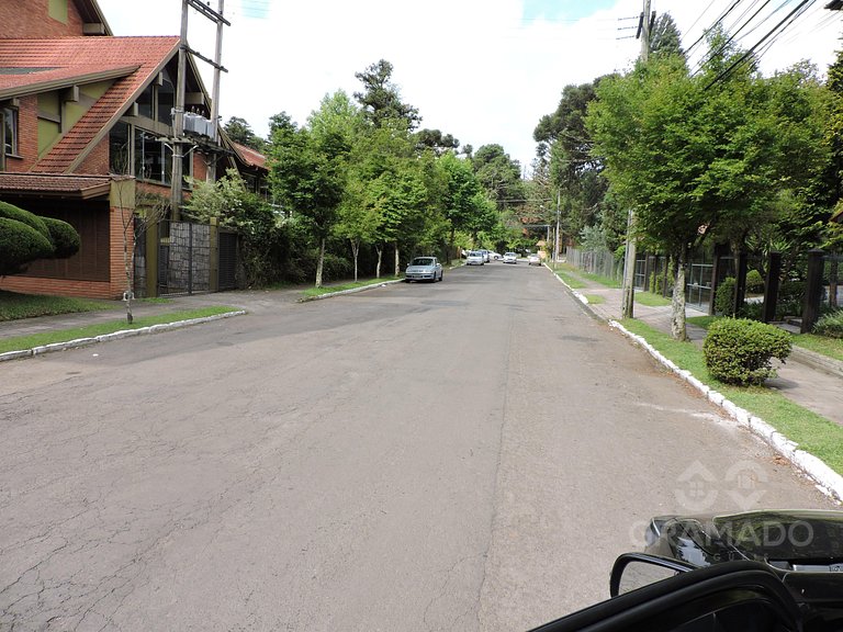 A Pé da Rua Coberta | Flat Romântico Gramado