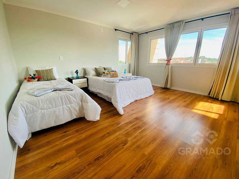 Centro Gramado + Vaga | A Pé da Rua Coberta 10 pessoas