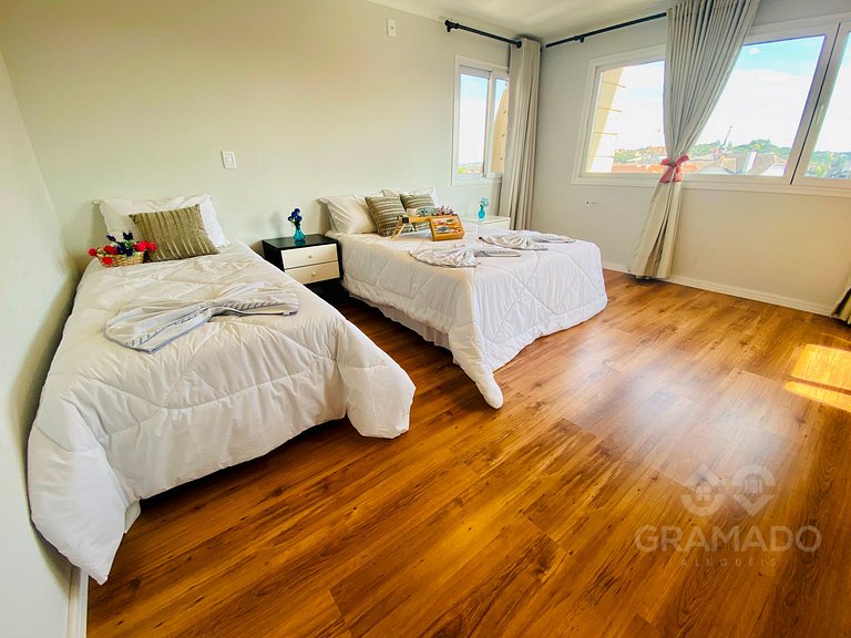 Centro Gramado + Vaga | A Pé da Rua Coberta 10 pessoas