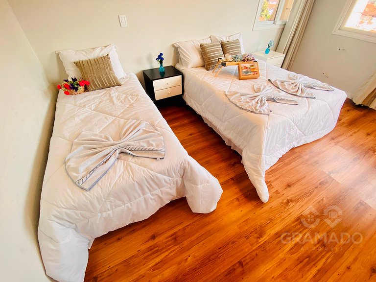 Centro Gramado + Vaga | A Pé da Rua Coberta 10 pessoas