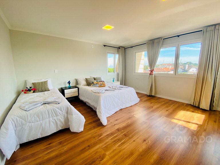 Centro Gramado + Vaga | A Pé da Rua Coberta 10 pessoas