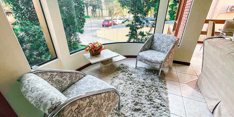 A Pé da Rua Coberta | Flat Romântico Gramado