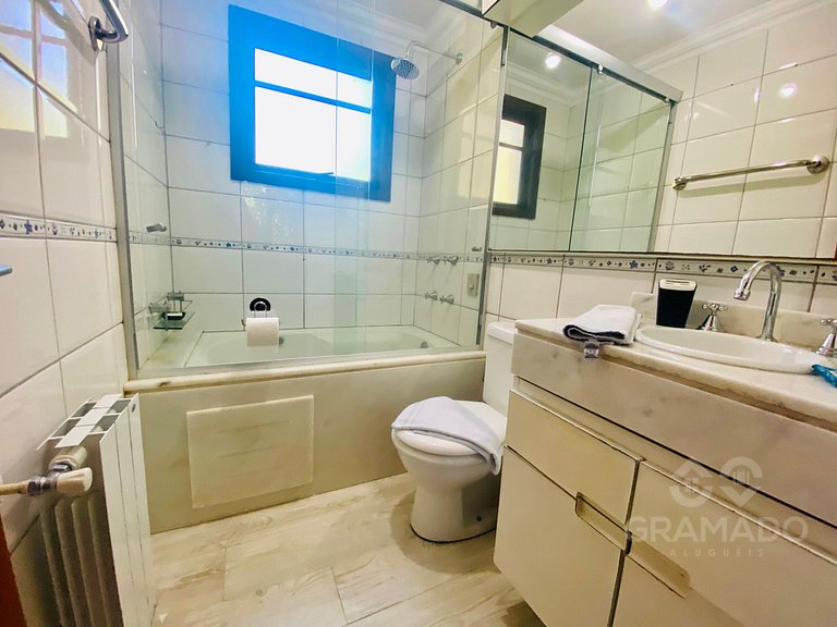 Gramado | Hidro + Suíte em Bairro Nobre