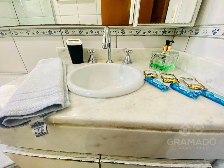 Gramado | Hidro + Suíte em Bairro Nobre