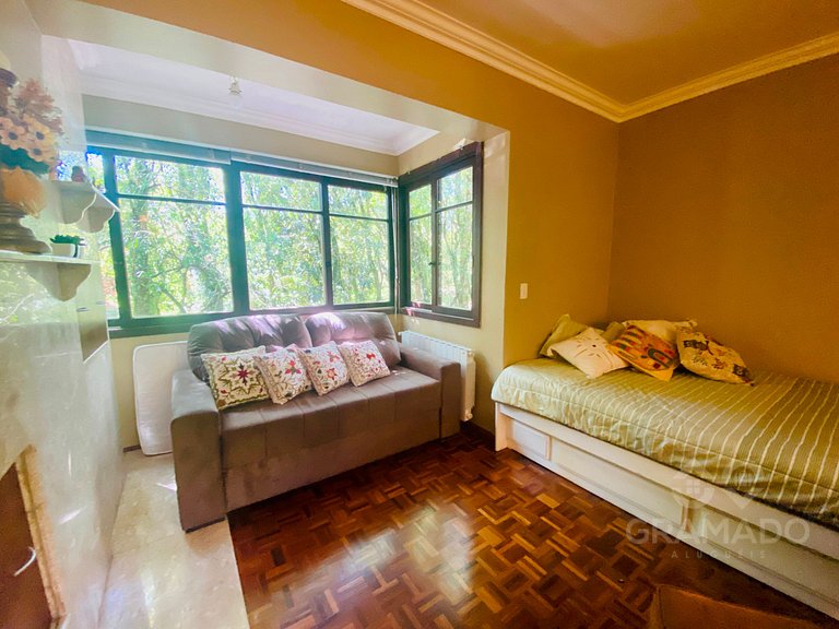 Gramado | Hidro + Suíte em Bairro Nobre