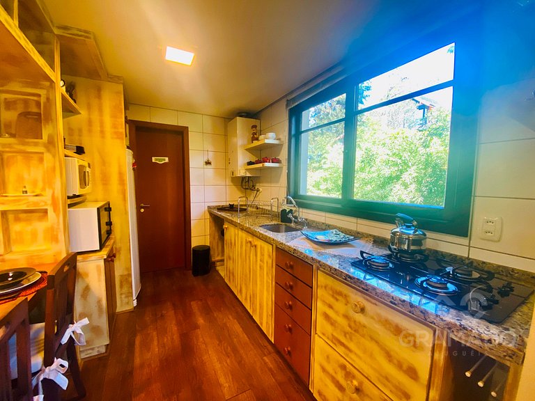 Gramado | Hidro + Suíte em Bairro Nobre