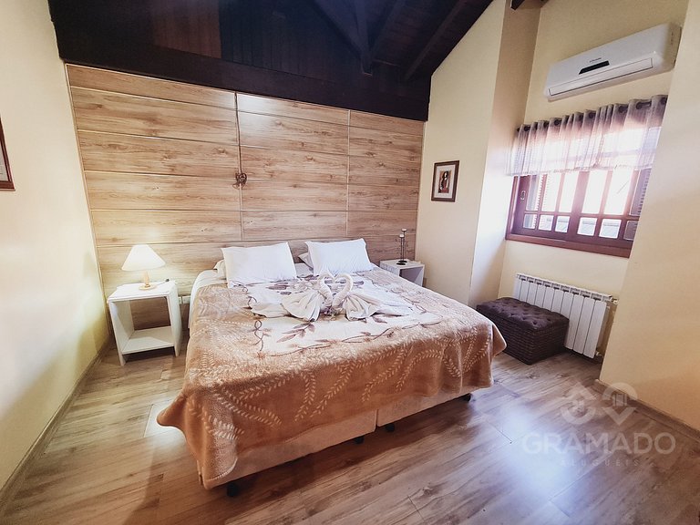 Fique a passos da Rua Torta | p/ até12 pessoas