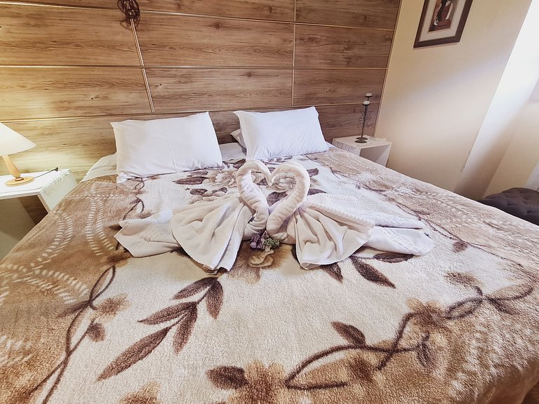 Fique a passos da Rua Torta | p/ até12 pessoas