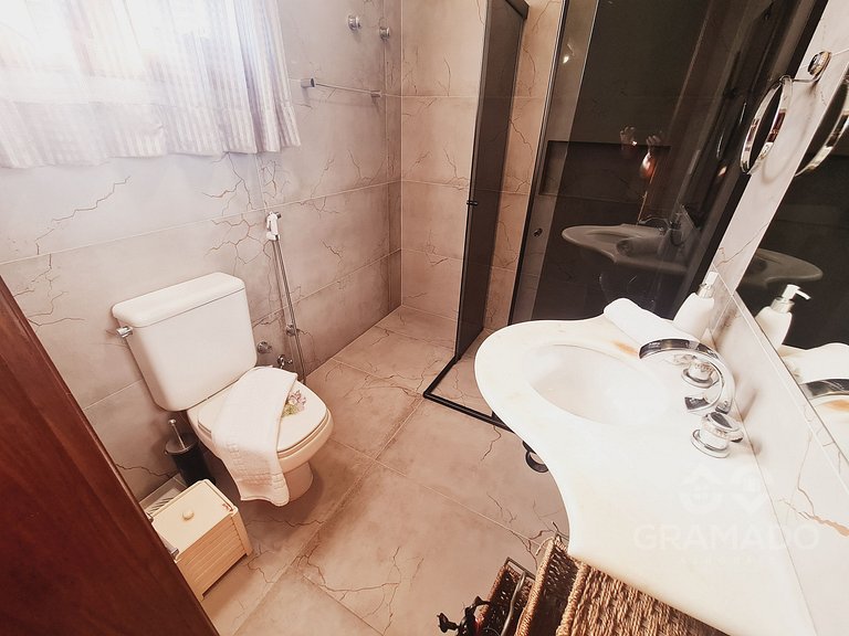 Fique a passos da Rua Torta | p/ até12 pessoas