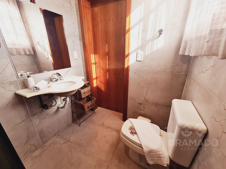 Fique a passos da Rua Torta | p/ até12 pessoas