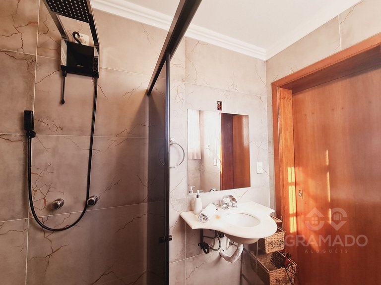 Fique a passos da Rua Torta | p/ até12 pessoas