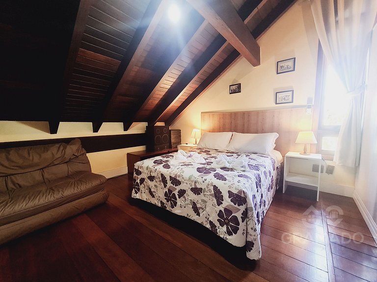 Fique a passos da Rua Torta | p/ até12 pessoas