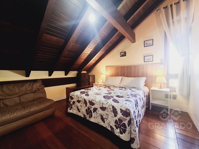 Fique a passos da Rua Torta | p/ até12 pessoas