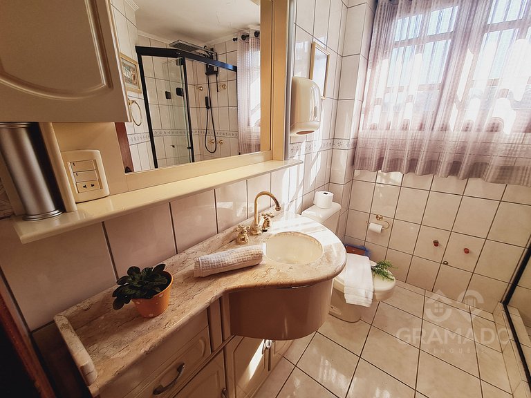 Fique a passos da Rua Torta | p/ até12 pessoas