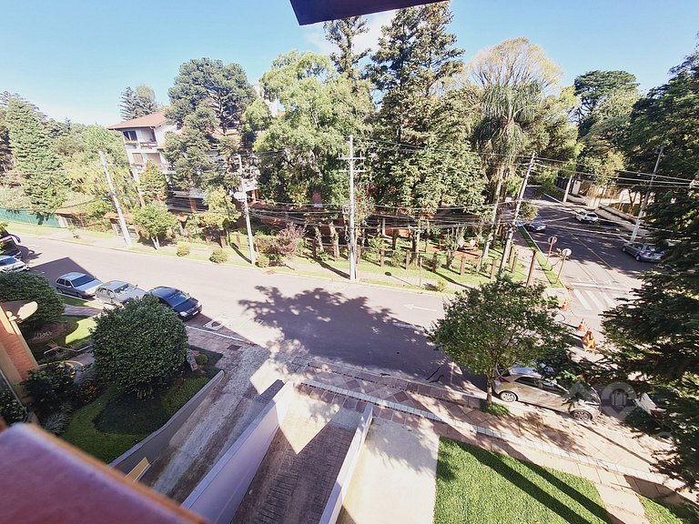 Fique a passos da Rua Torta | p/ até12 pessoas