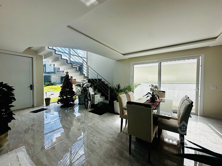 Casa Exclusiva con Piscina Privada y Área Gourmet – Florianó