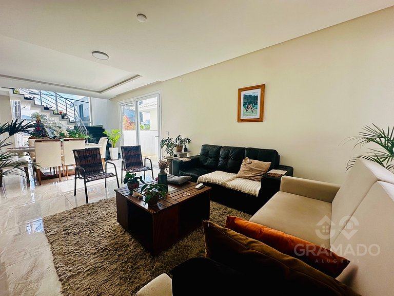 Casa Exclusiva con Piscina Privada y Área Gourmet – Florianó