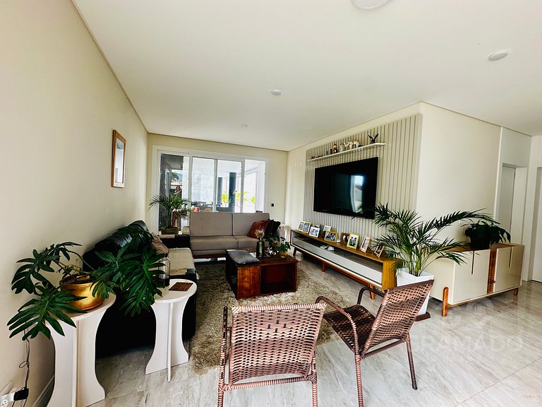 Casa Exclusiva con Piscina Privada y Área Gourmet – Florianó