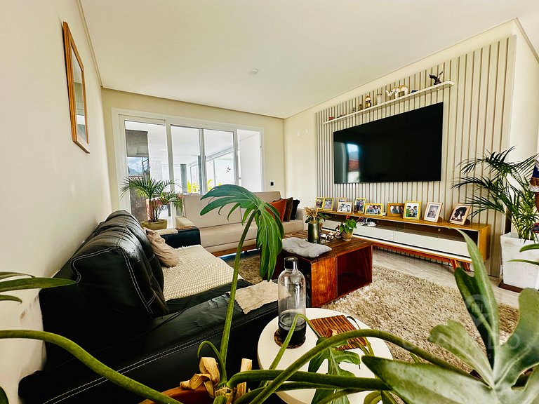 Casa com Piscina Privativa & Área Gourmet