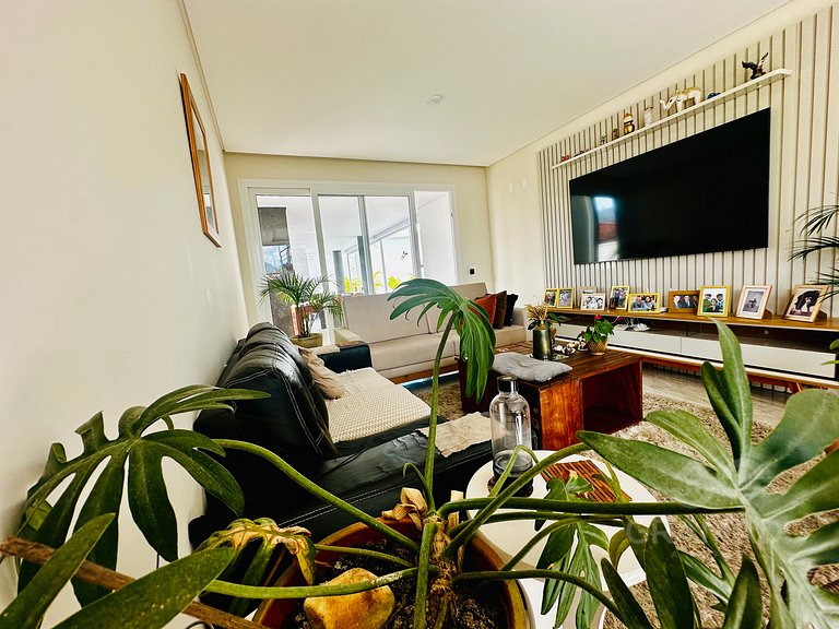 Casa Exclusiva con Piscina Privada y Área Gourmet – Florianó