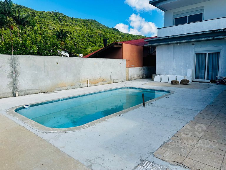 Casa Exclusiva con Piscina Privada y Área Gourmet – Florianó
