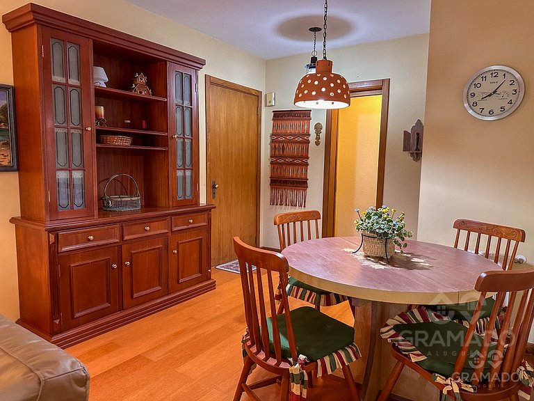 Prox a Rua Coberta: 02 Dorm+Sacada+Churrasqueira