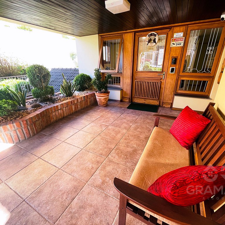 Prox a Rua Coberta: 02 Dorm+Sacada+Churrasqueira