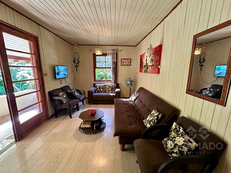 Casa em Gramado com Cachoeira e Piscina Natural