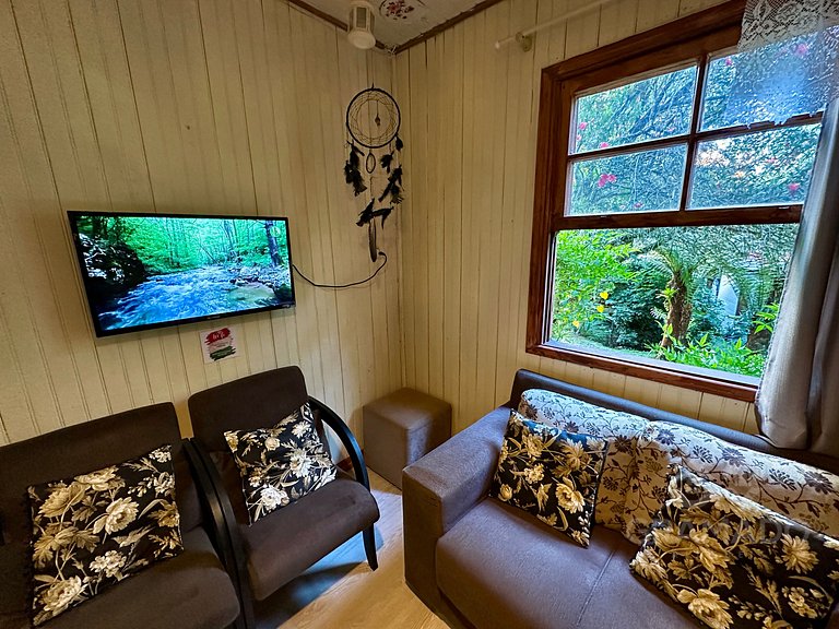 Casa em Gramado com Cachoeira e Piscina Natural