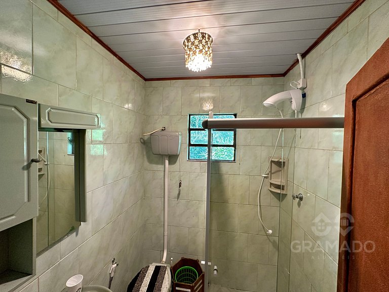 Casa em Gramado com Cachoeira e Piscina Natural