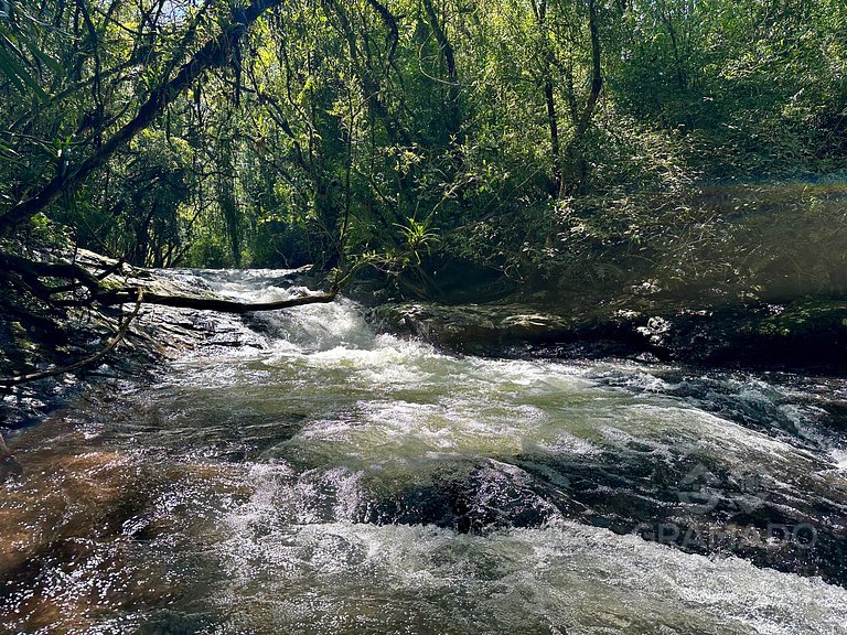 Casa em Gramado com Cachoeira e Piscina Natural