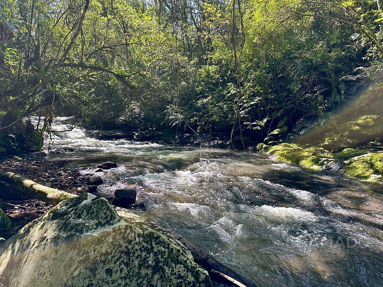 Casa em Gramado com Cachoeira e Piscina Natural