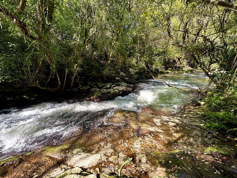 Casa em Gramado com Cachoeira e Piscina Natural