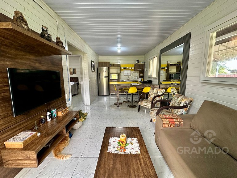 Casa com Piscina Aquecida Solar e Área Gourmet em Canela