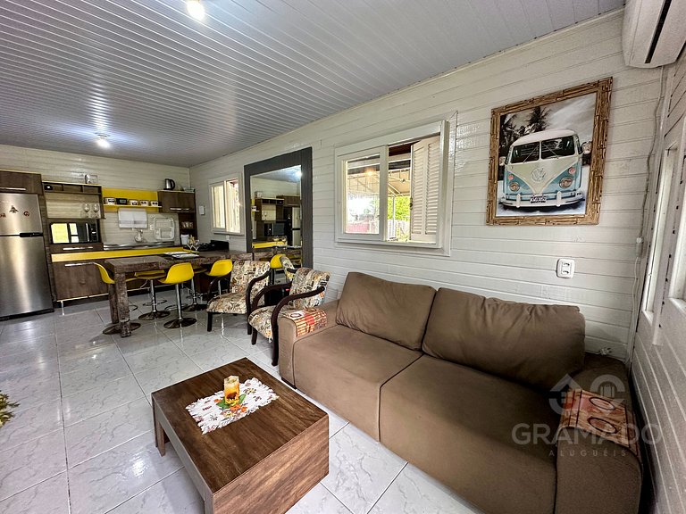 Casa com Piscina Aquecida Solar e Área Gourmet em Canela