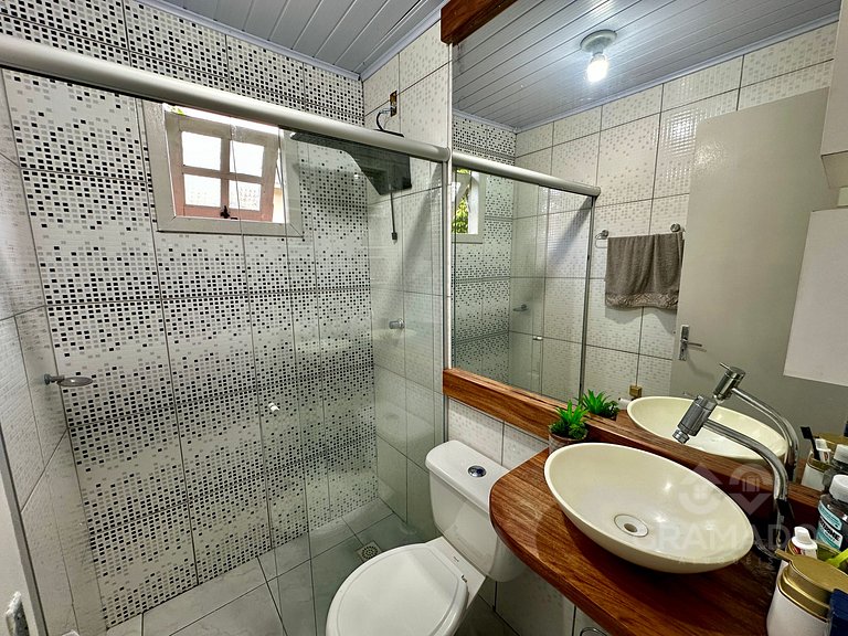 Casa com Piscina Aquecida Solar e Área Gourmet em Canela