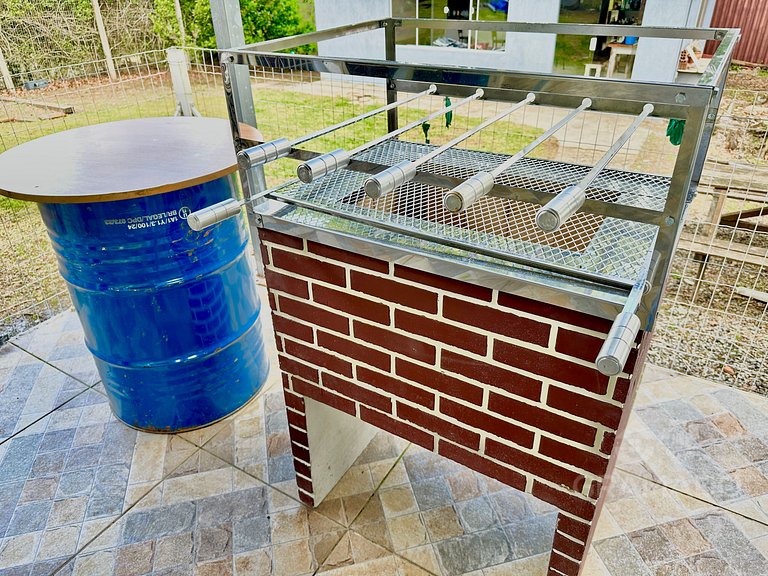 Casa com Piscina Aquecida Solar e Área Gourmet em Canela