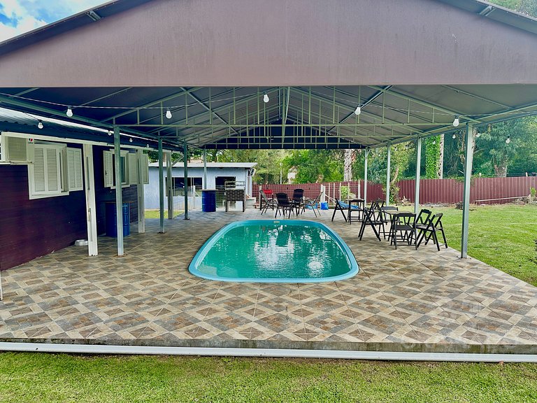Casa com Piscina Aquecida Solar e Área Gourmet em Canela
