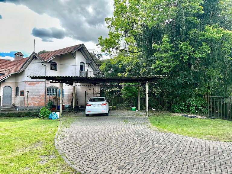 Casa com Piscina Aquecida Solar e Área Gourmet em Canela