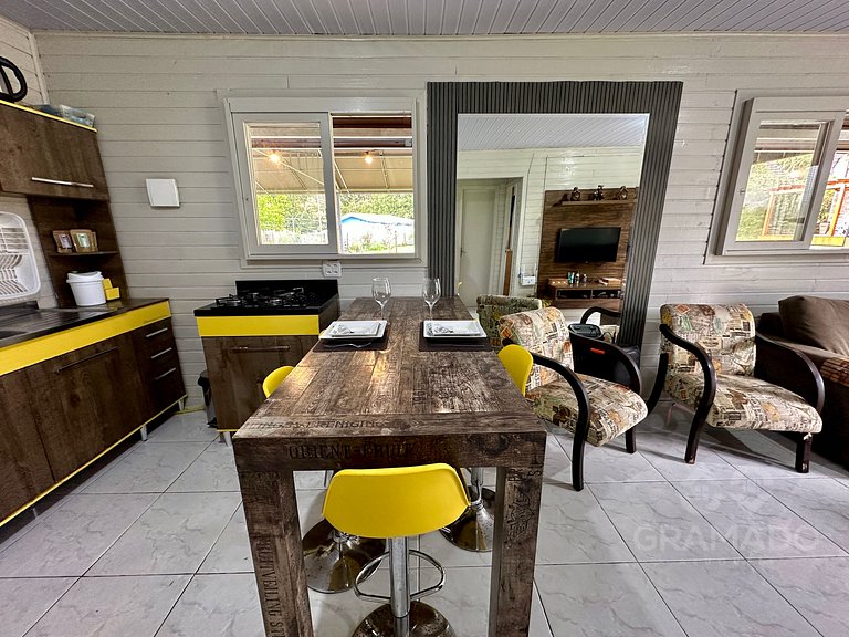 Casa com Piscina Aquecida Solar e Área Gourmet em Canela