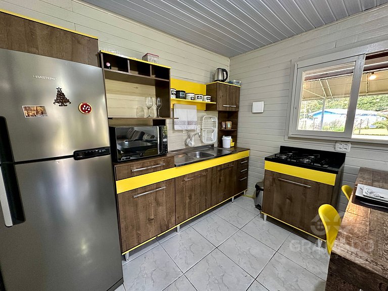 Casa com Piscina Aquecida Solar e Área Gourmet em Canela